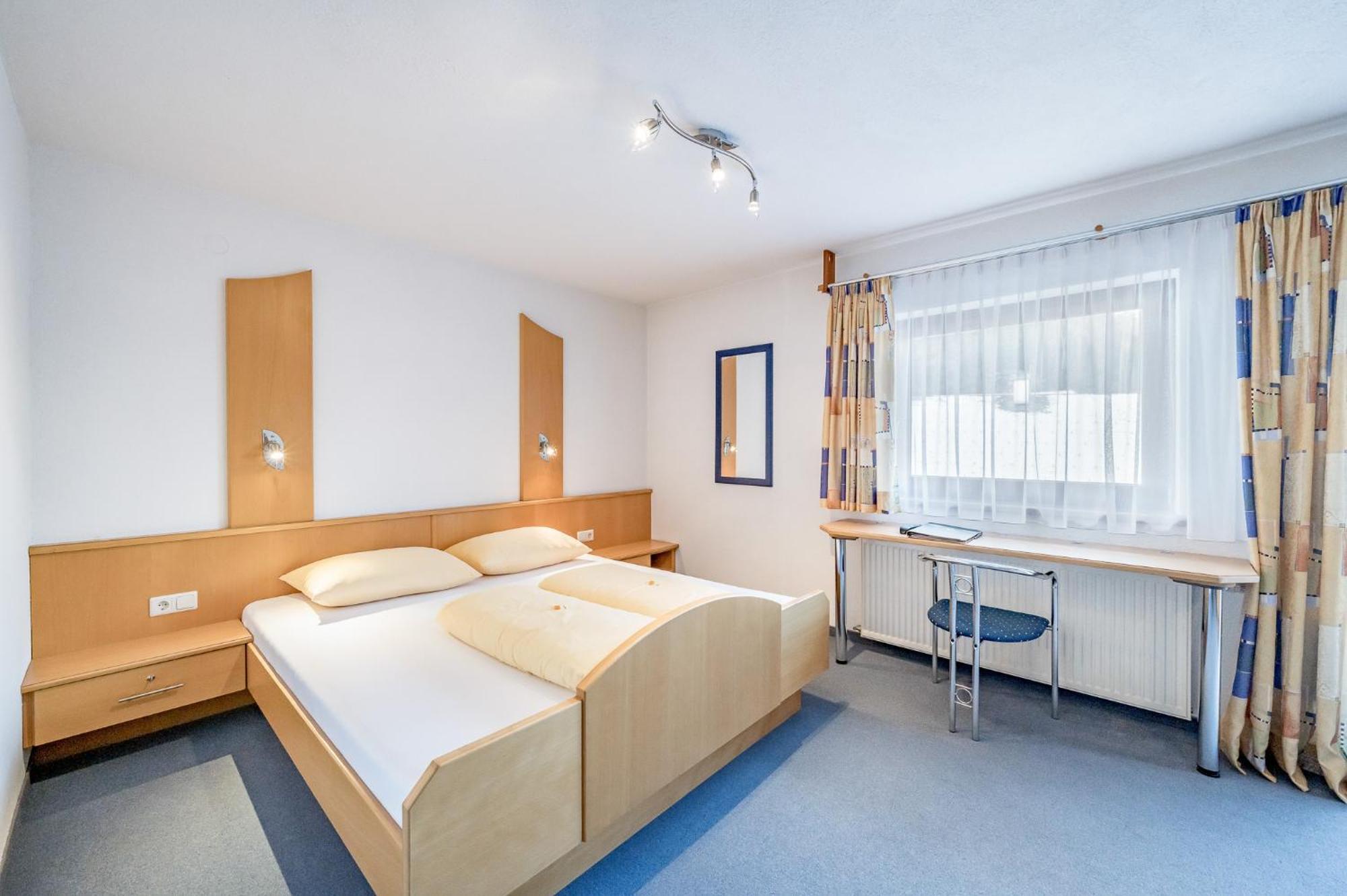 Seehueter'S Hotel Seerose Oetz Oda fotoğraf